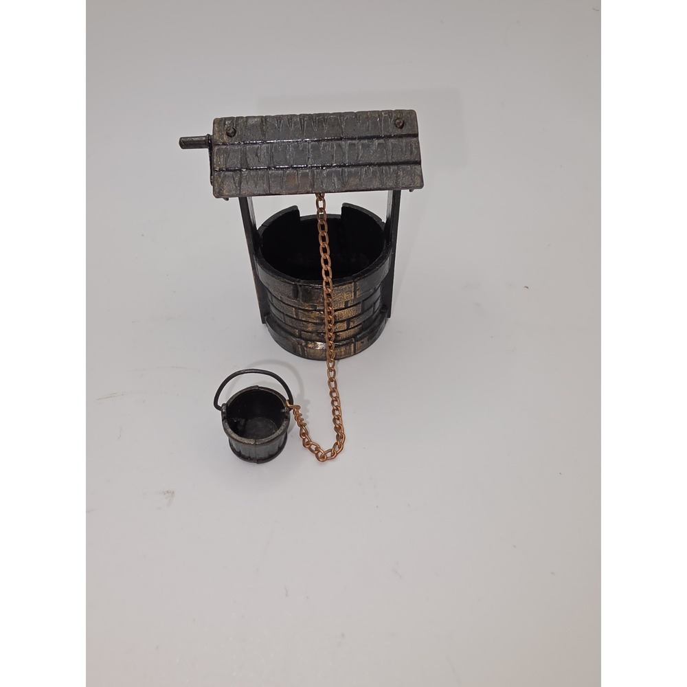 1976 Vintage Durham Indus Dollhouse Outdoor Well w/ Bucket Item #13 Cast Metal